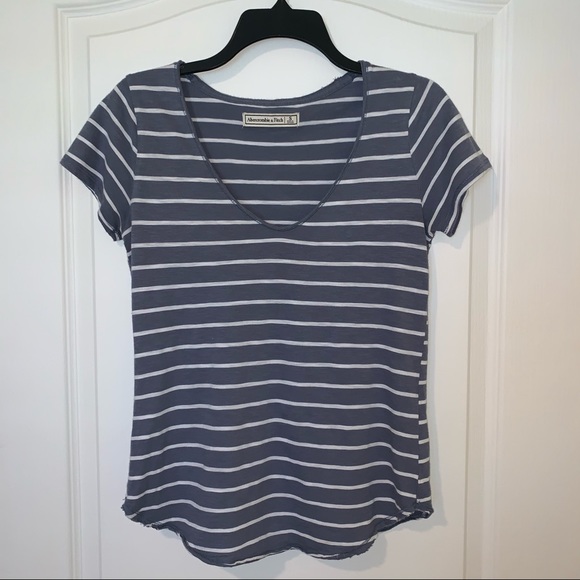 ⭐️Last sale!!! Best Offer!!! Abercrombie & Fitch 2 pack pink and blue t-shirts - Picture 4 of 13